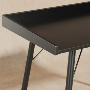 Table de bureau noire design nordique