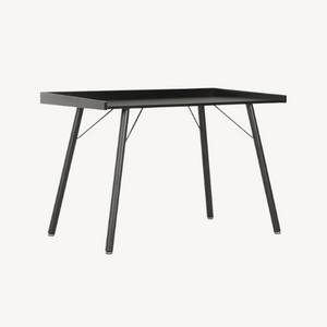Table de bureau noire design nordique