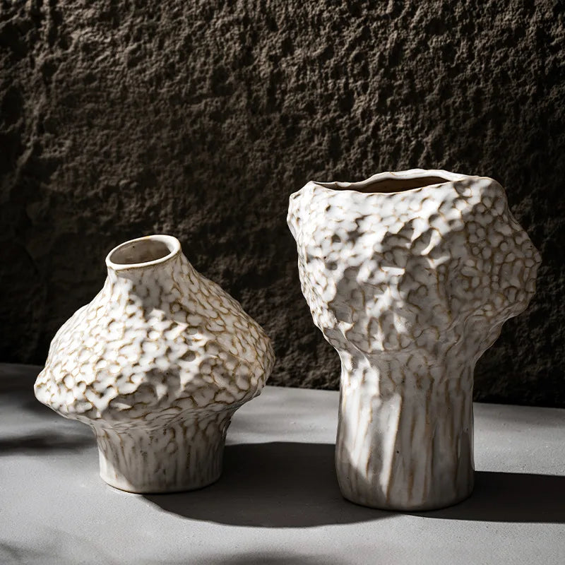 Vase en céramique texturé moderne