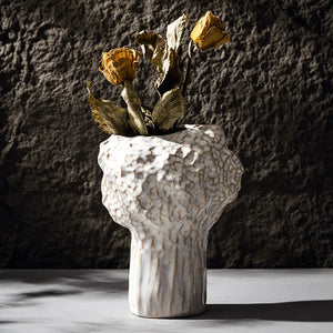 Vase en céramique texturé moderne