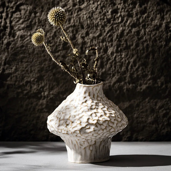 Vase en céramique texturé moderne