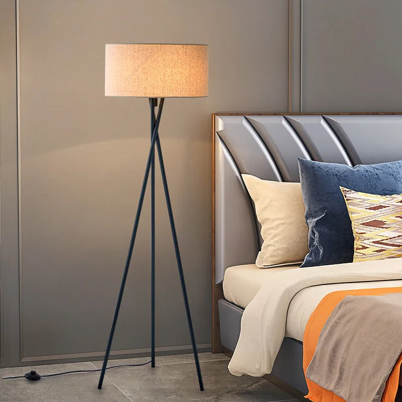 Lampadaire trépied LED minimaliste