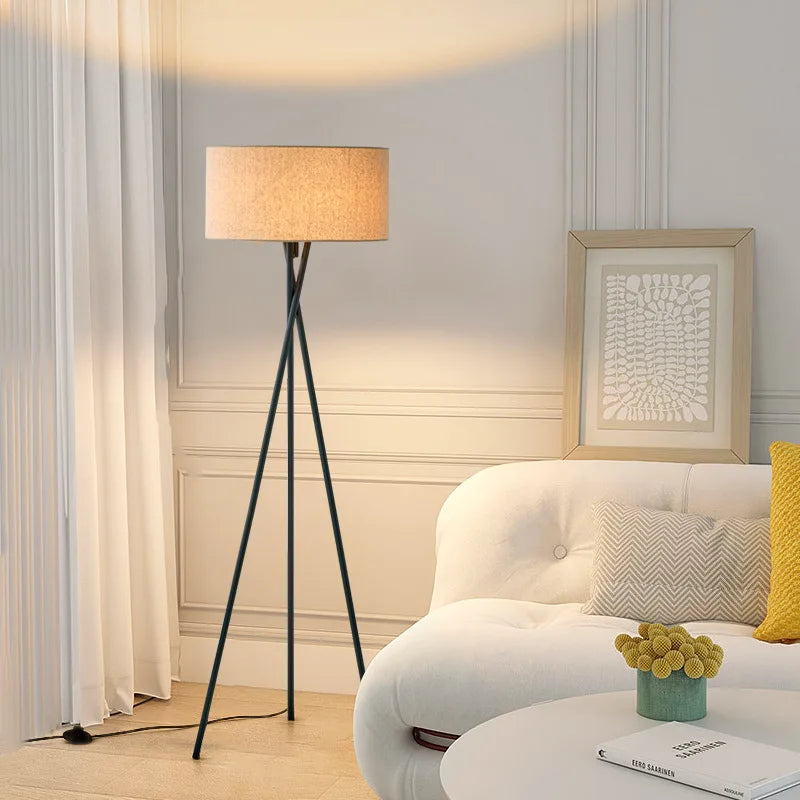 Lampadaire trépied LED minimaliste